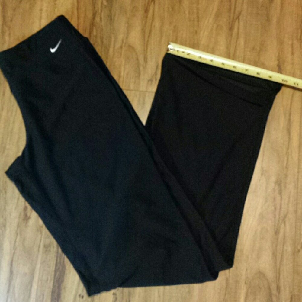 Nike women's black Yoga pants  size Small/Tall
